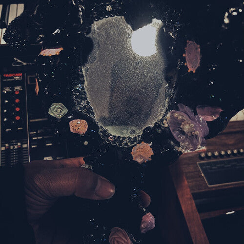 Maneka: Bathes And Listens (Vinyl)